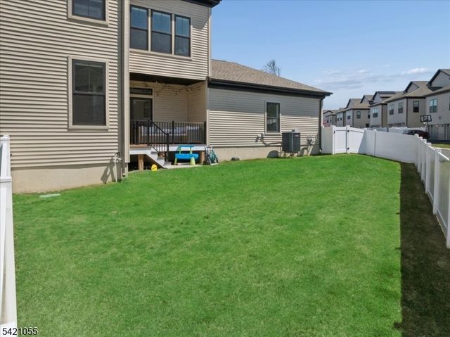 61 Village Dr, Montgomery Twp., NJ 08558
