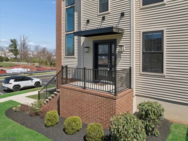 61 Village Dr, Montgomery Twp., NJ 08558