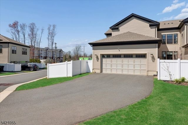 61 Village Dr, Montgomery Twp., NJ 08558