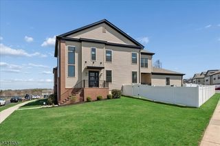61 Village Dr, Montgomery Twp., NJ 08558