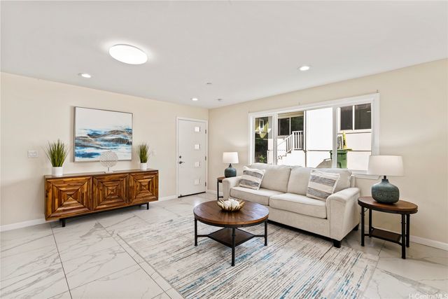 928 9th Avenue C, Honolulu, HI 96816