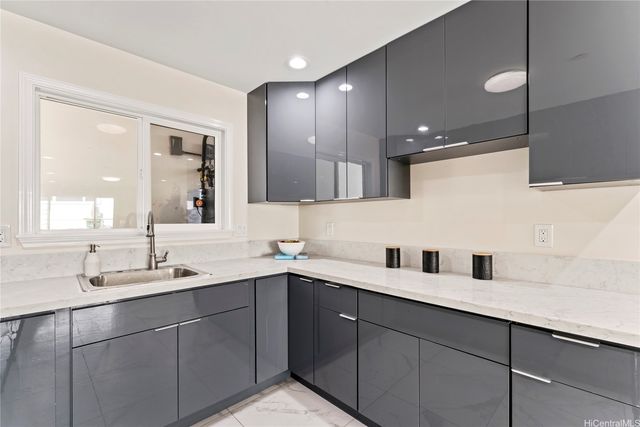 928 9th Avenue C, Honolulu, HI 96816