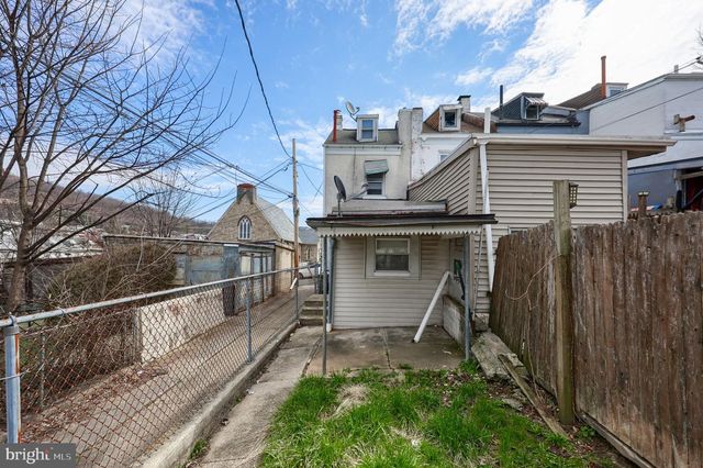 518 CHAPEL TC, Reading, PA 19602