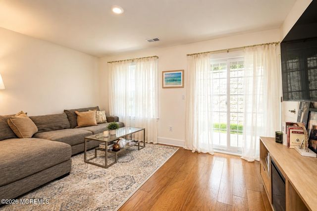 7 Raritan Cove, Keyport, NJ 07735