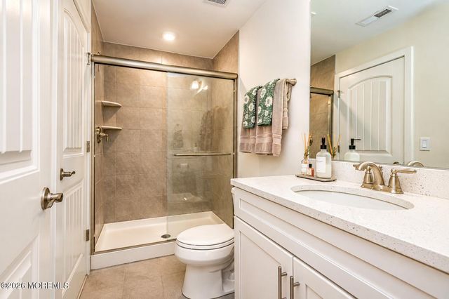 7 Raritan Cove, Keyport, NJ 07735
