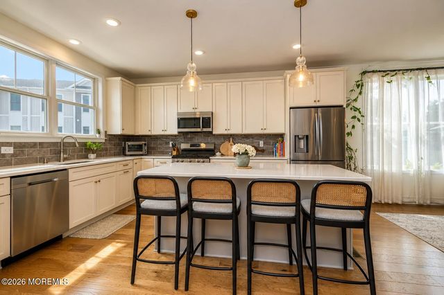 7 Raritan Cove, Keyport, NJ 07735