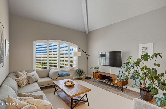 852 Via Descanso Drive, El Paso, TX 79912