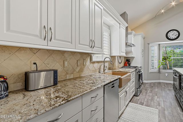 852 Via Descanso Drive, El Paso, TX 79912