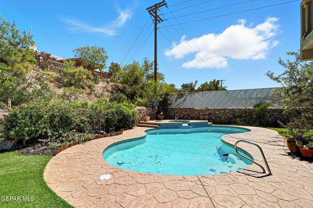 852 Via Descanso Drive, El Paso, TX 79912