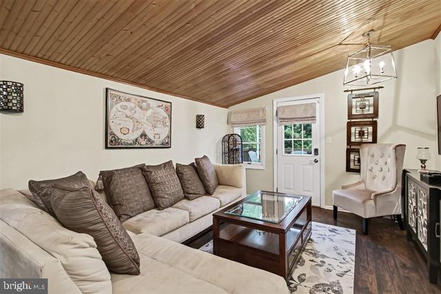 1800 N QUANTICO ST, Arlington, VA 22205