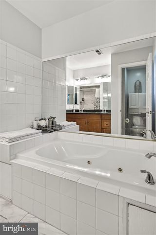 1800 N QUANTICO ST, Arlington, VA 22205