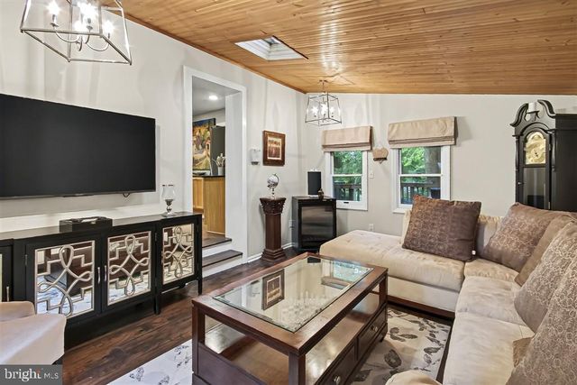 1800 N QUANTICO ST, Arlington, VA 22205