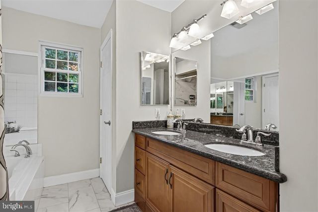 1800 N QUANTICO ST, Arlington, VA 22205
