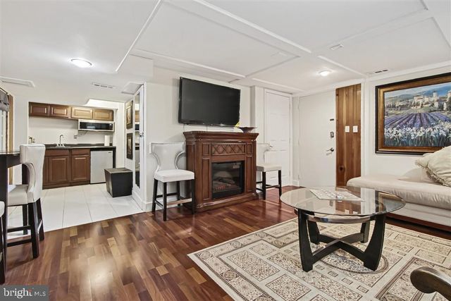 1800 N QUANTICO ST, Arlington, VA 22205