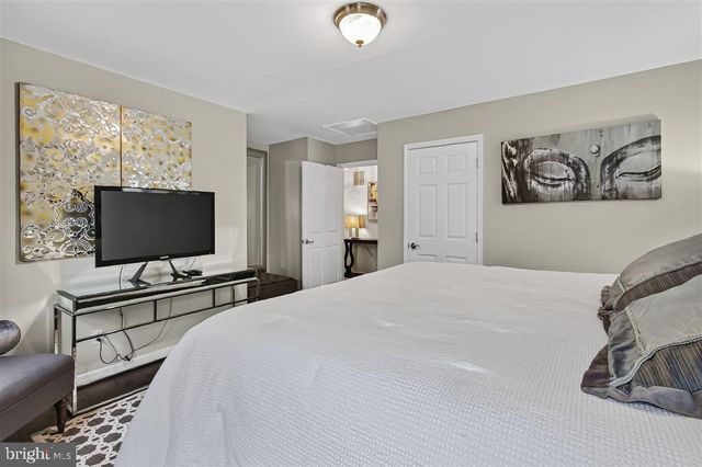 1800 N QUANTICO ST, Arlington, VA 22205