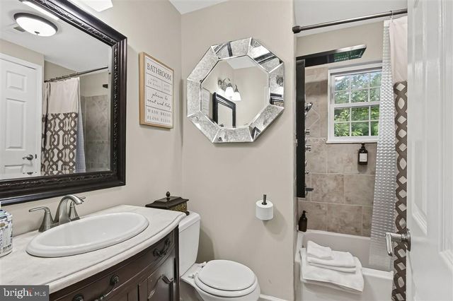 1800 N QUANTICO ST, Arlington, VA 22205
