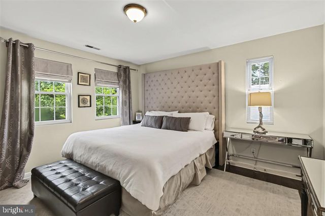 1800 N QUANTICO ST, Arlington, VA 22205