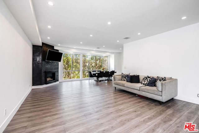 441 N Oakhurst Drive 304, Beverly Hills, CA 90210