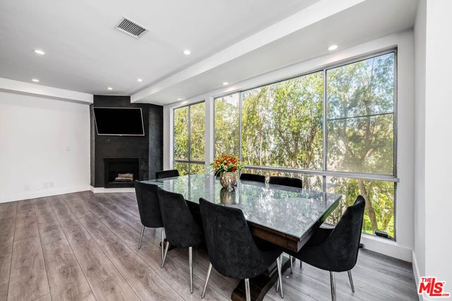 441 N Oakhurst Drive 304, Beverly Hills, CA 90210