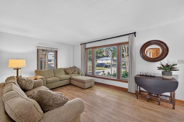 216 S Elmwood AVENUE, Burlington, WI 53105