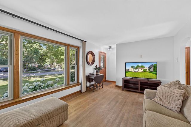 216 S Elmwood AVENUE, Burlington, WI 53105