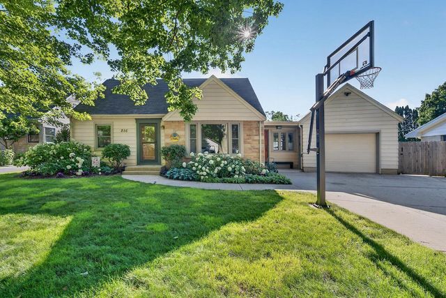216 S Elmwood AVENUE, Burlington, WI 53105