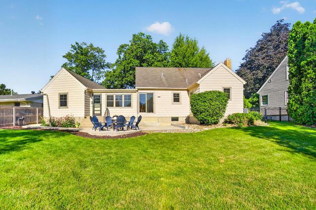 216 S Elmwood AVENUE, Burlington, WI 53105