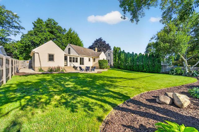 216 S Elmwood AVENUE, Burlington, WI 53105