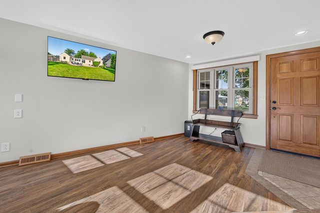 216 S Elmwood AVENUE, Burlington, WI 53105