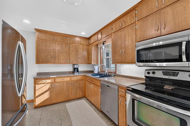 216 S Elmwood AVENUE, Burlington, WI 53105