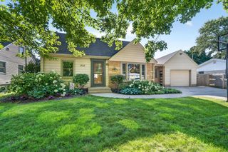 216 S Elmwood AVENUE, Burlington, WI 53105