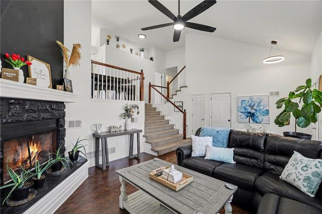 20515 W 220th Terrace, Spring Hill, KS 66083