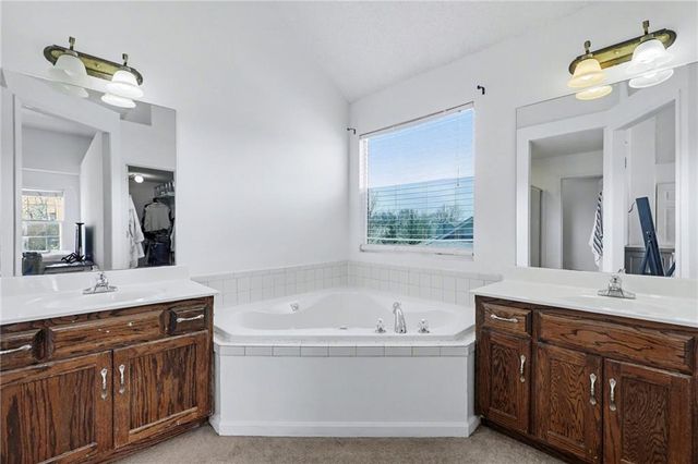 20515 W 220th Terrace, Spring Hill, KS 66083