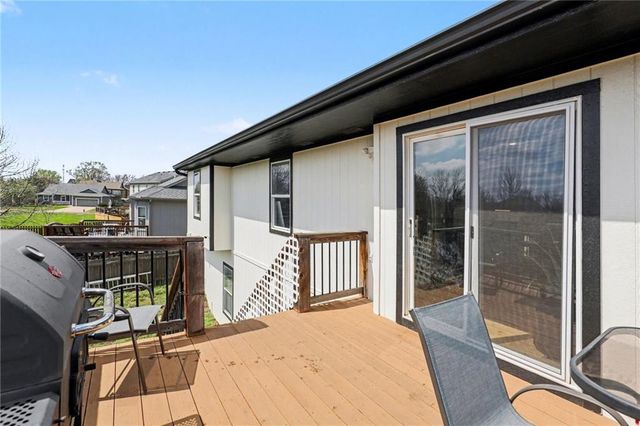 20515 W 220th Terrace, Spring Hill, KS 66083