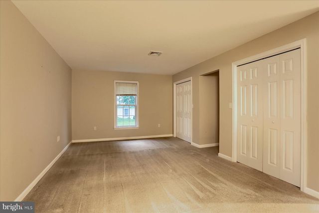 12 CREEK BANK DR, Mechanicsburg, PA 17050