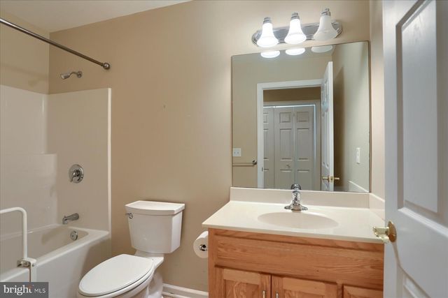 12 CREEK BANK DR, Mechanicsburg, PA 17050