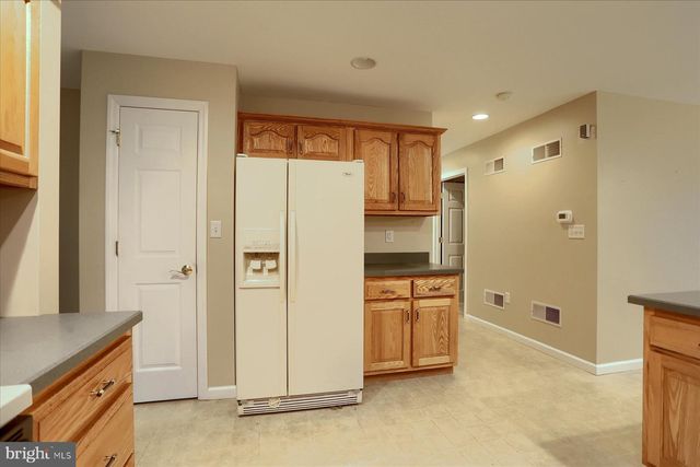 12 CREEK BANK DR, Mechanicsburg, PA 17050