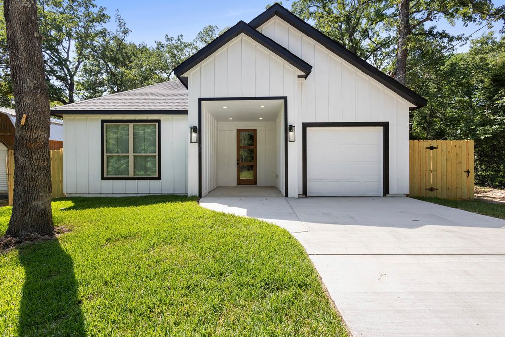 14815 Goliad Drive, Log Cabin, TX 75148