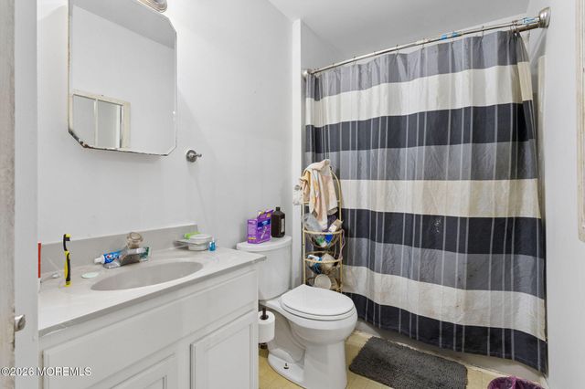 1724 2nd Avenue, Toms River, NJ 08757
