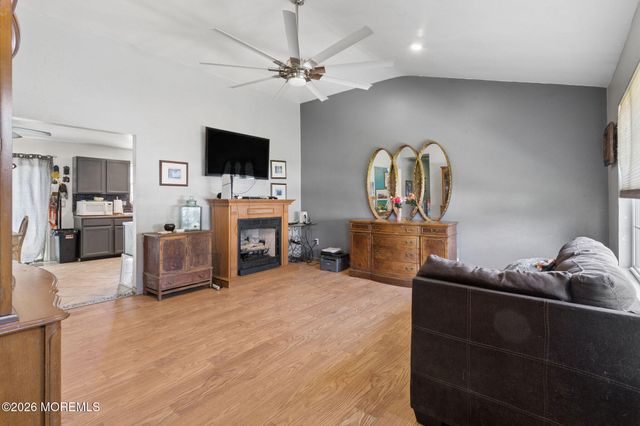 1724 2nd Avenue, Toms River, NJ 08757