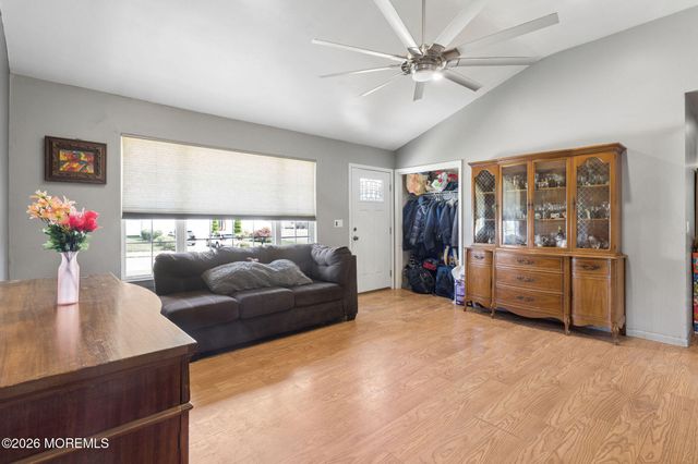 1724 2nd Avenue, Toms River, NJ 08757