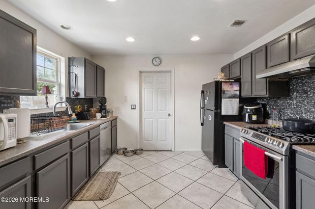 1724 2nd Avenue, Toms River, NJ 08757
