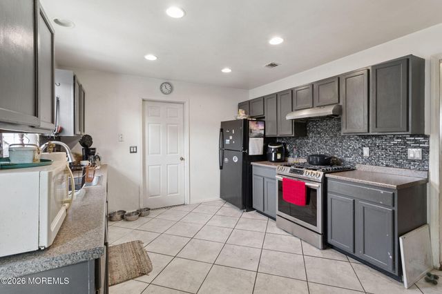 1724 2nd Avenue, Toms River, NJ 08757