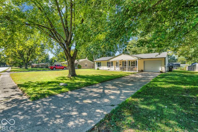 902 Sweetbriar Avenue, Whiteland, IN 46184