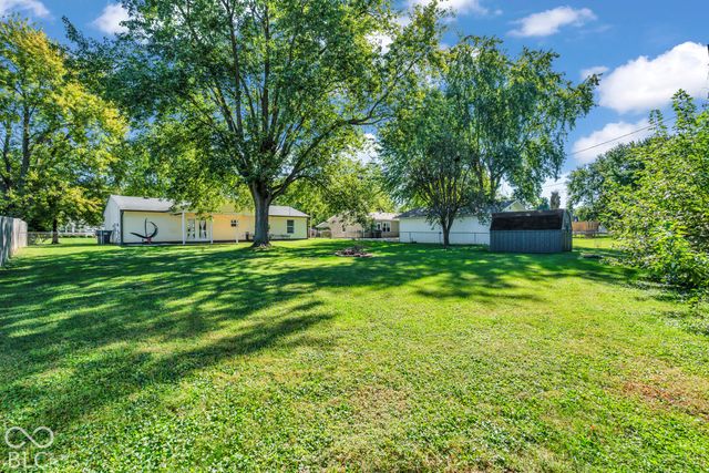 902 Sweetbriar Avenue, Whiteland, IN 46184