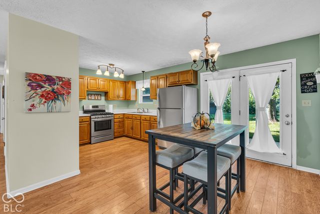 902 Sweetbriar Avenue, Whiteland, IN 46184
