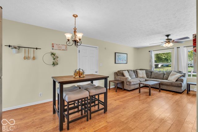 902 Sweetbriar Avenue, Whiteland, IN 46184