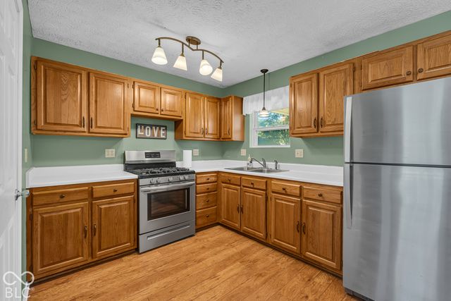 902 Sweetbriar Avenue, Whiteland, IN 46184