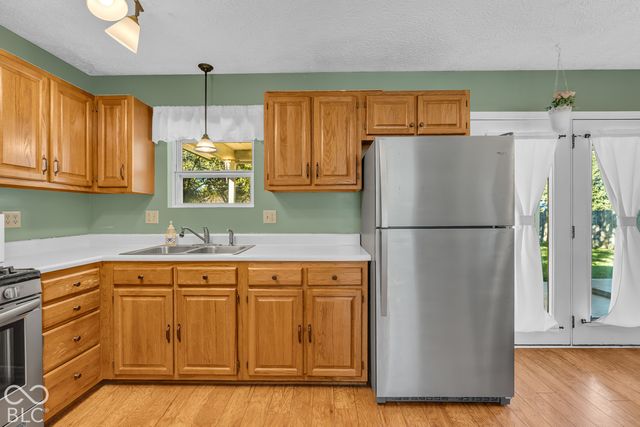 902 Sweetbriar Avenue, Whiteland, IN 46184