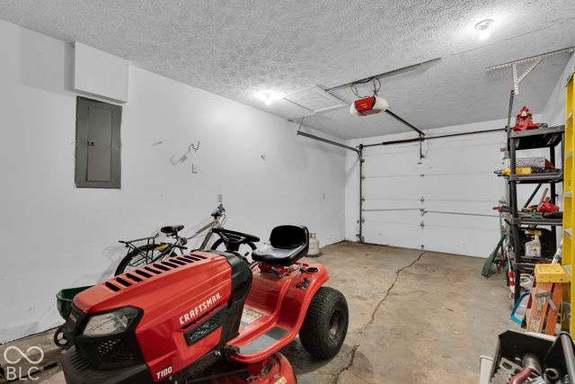 902 Sweetbriar Avenue, Whiteland, IN 46184